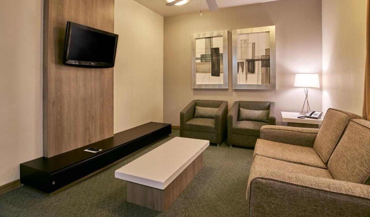 Holiday Inn Hotel & Suites Chihuahua By Ihg Екстериор снимка