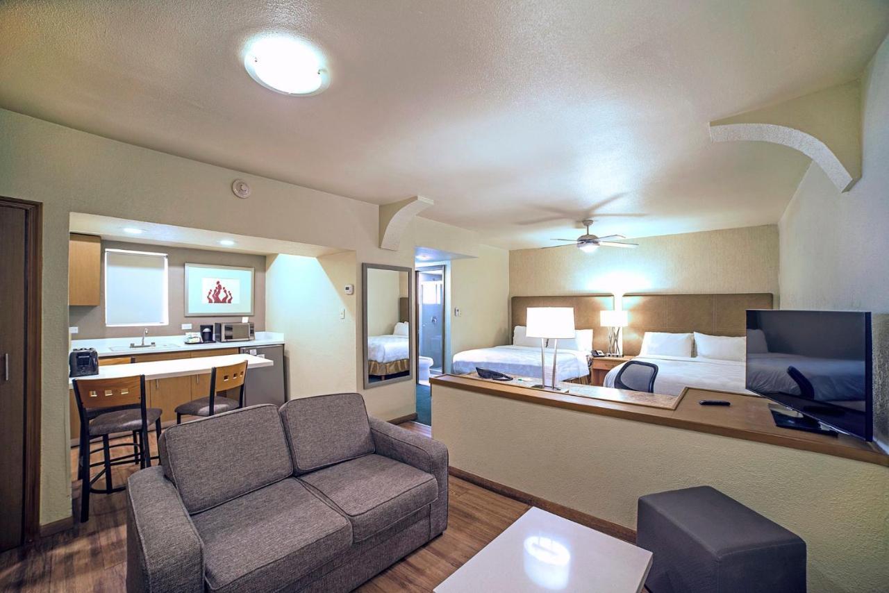 Holiday Inn & Suites Chihuahua Expo By Ihg Чиуауа Екстериор снимка