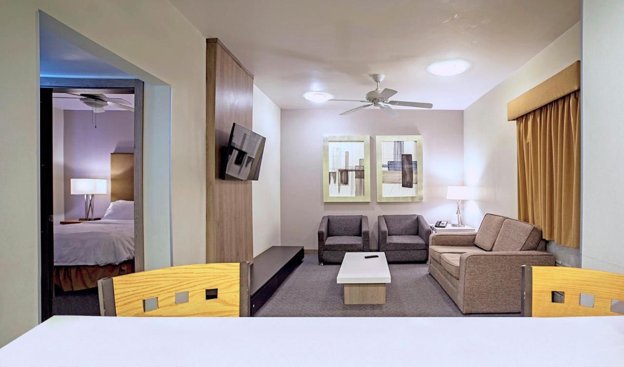 Holiday Inn Hotel & Suites Chihuahua By Ihg Екстериор снимка