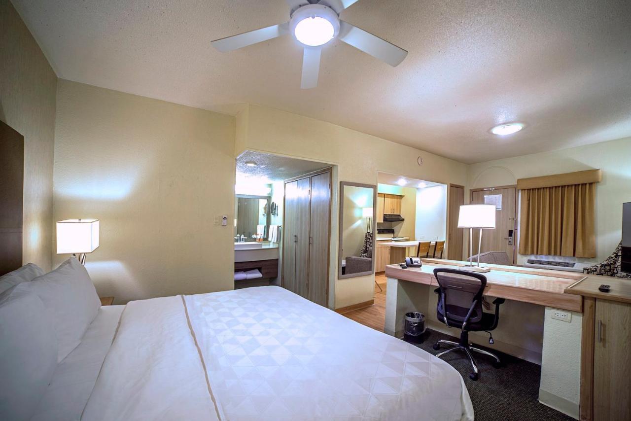 Holiday Inn Hotel & Suites Chihuahua By Ihg Екстериор снимка